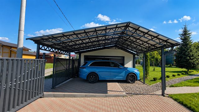 Двускатный навес для автомобиля